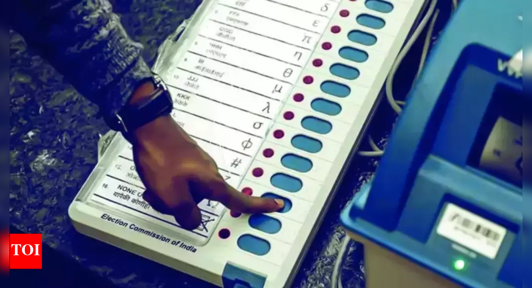 ईव्हीएम मशीन असलेल्या  दर्शनी भागात सीसीटीव्ही बसवा ; निकाल लागेपर्यंत ची 24 तासाची अपडेट रोज द्या