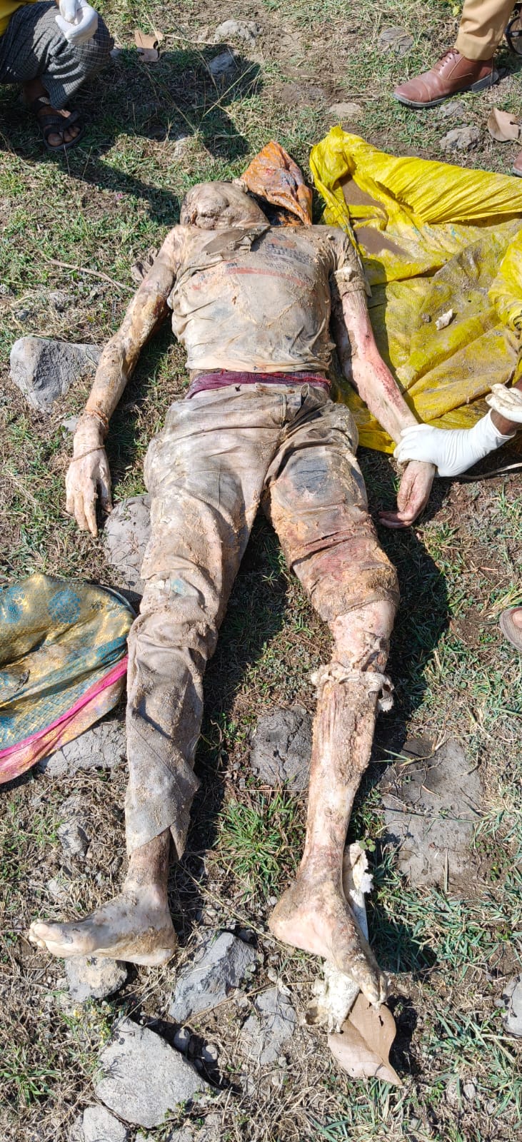 पोत्यात आढळला अज्ञात व्यक्तीचा मृतदेह